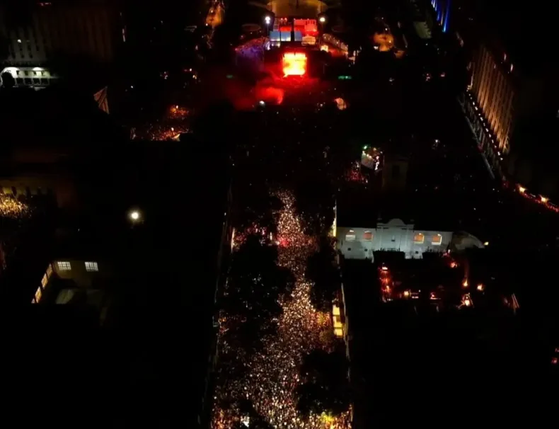 Toma aérea del show del Padre Guilherme. (Clarín).