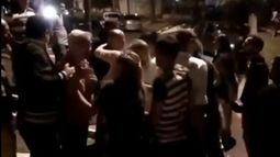 VIDEOS Palmera incendiada y pelea vecinal