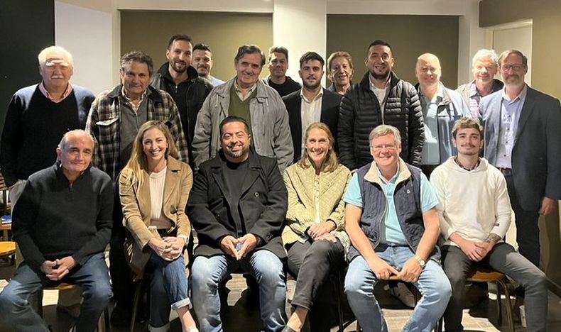POR MILEI. Los dirigentes que participaron del encuentro.