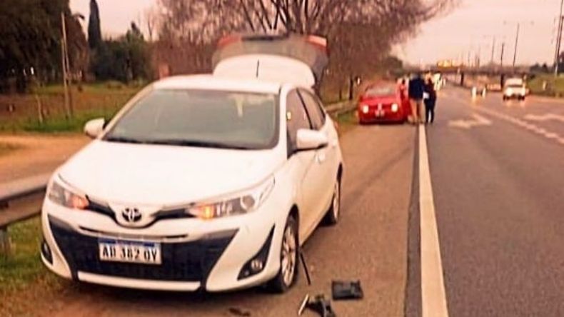 El accidente involucró a cuatro autos que chocaron en cadena. Foto @juancaimpacto.