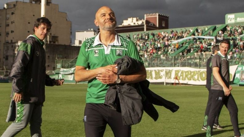FIRMA ORSI. “Tratamos que el equipo represente el juego que queremos.” (PRENSA FERRO CARRIL OESTE).