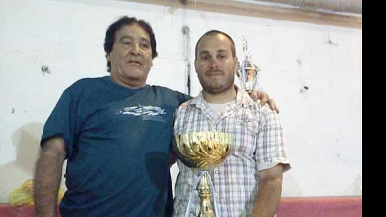 Navas y Oberman con el trofeo de la Liga Argentina..