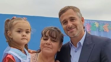 COMUNIDAD. Achával participó del acto de apertura junto a las familias. &nbsp; &nbsp;