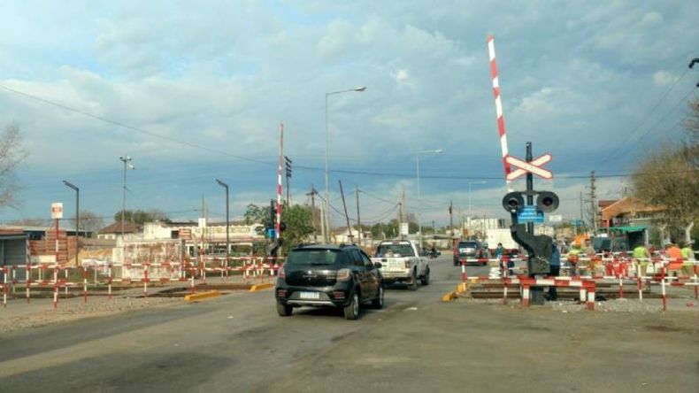 El accidente se produjo en el cruce de Ruta 25 y las vías. .