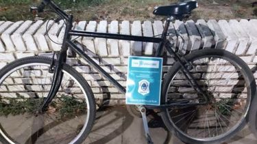 Una de las bicicletas robadas por los delincuentes esta madrugada. .