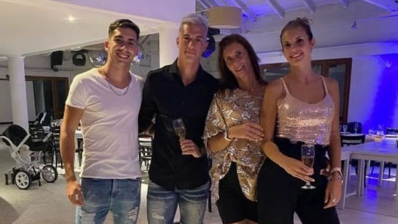 Pidió goles. Mientras se prepara para el partido que su equipo, Atlético Tucumán, disputará este martes frente a San Lorenzo, Augusto Lotti celebró la Navidad en familia. El delantero, surgido en Racing, siempre se las ingenia para estar cerca de sus afectos..