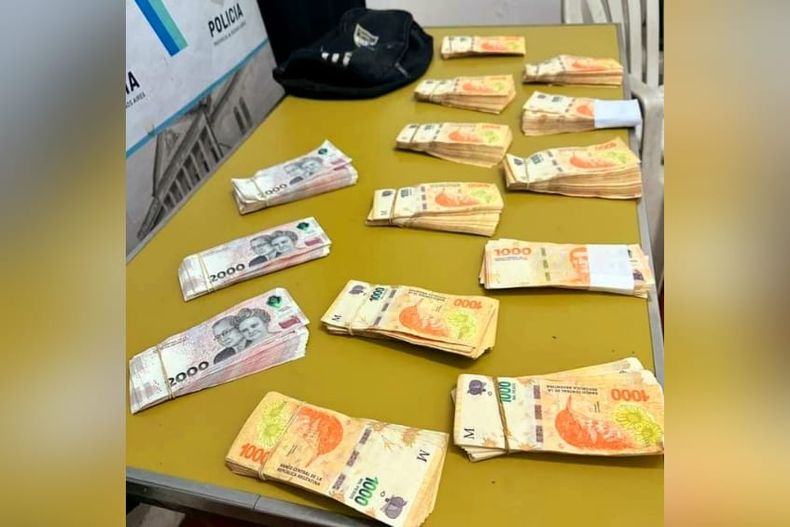 1,5 MILLONES DE PESOS. Fueron incautados arriba del techo de la casa del detenido.&nbsp;