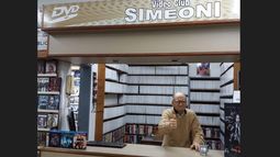 Pablo Simeoni en el videoclub, su lugar en el mundo.