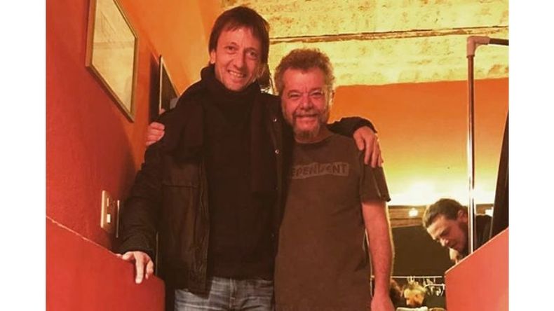 Director y autor. El viernes, la Comedia del Pilar dio una nueva función de “Orégano”, comedia de humor absurdo escrita por Sergio Lobo. En la foto se lo puede ver al autor de la obra junto a Martín Simeoni, el director local..
