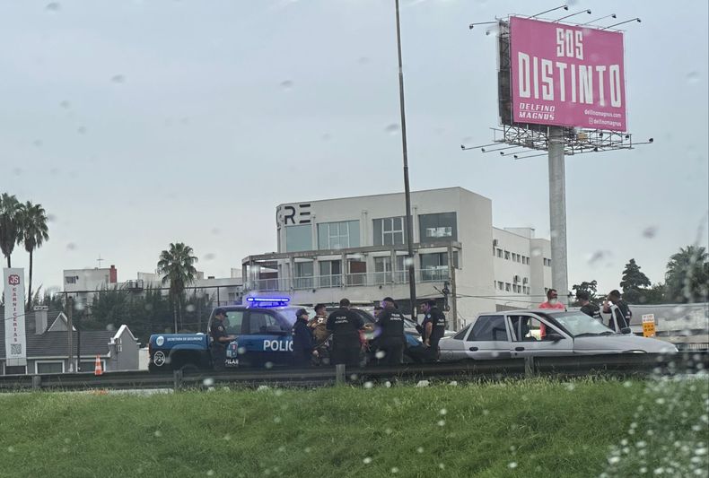 PATRULLEROS. La persecución finalizó en Panamericana y Ruta 25.