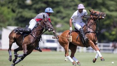 CONTUNDENTE. Facundo Pieres se lleva la bocha; el delantero anotó 7 tantos..