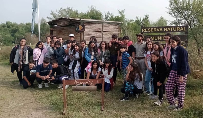 Compartimos una visita a la #ReservaNatural con la Escuela Nº 10 de Alberti. Al llegar a este lugar situado en la planicie de inundación del río Luján, fuimos recibidos por el equipo a cargo de este valioso espacio protegido del cual disfrutaron esta mañana grandes y chicos. Pilar Turismo / @PilarTurismo.&nbsp; &nbsp;