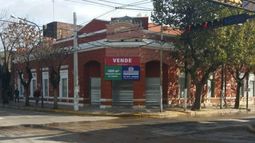 CARTEL. El anuncio de venta causó sorpresa luego de la compra del local..