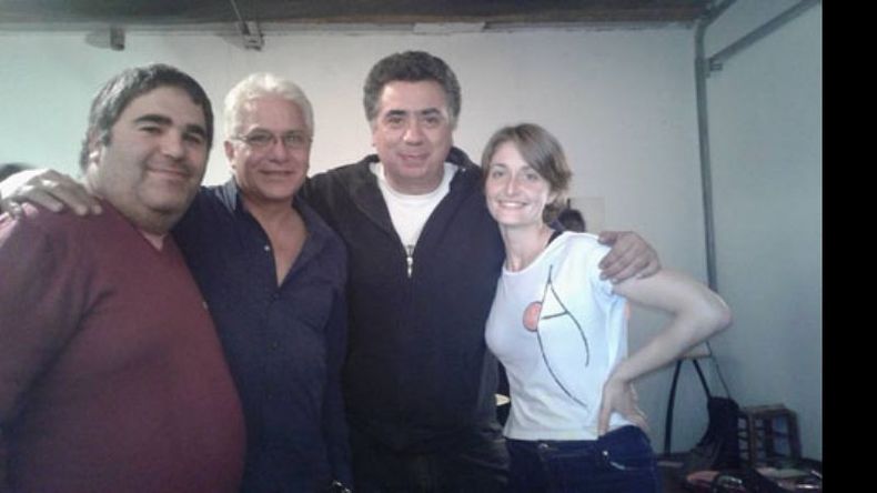 NOCHE DE ESTRENO. Carlos Cabanchik, Horacio Barcia, Gustavo Madeira y Melina Foster, durante la inauguración de El Galpón, nuevo espacio cultural en el centro de Pilar..