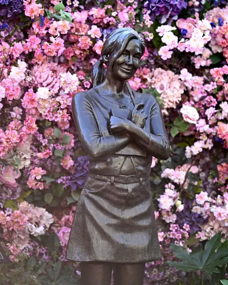 Londres inauguró una escultura en honor a Bridget Jones. (tcsahora.com).