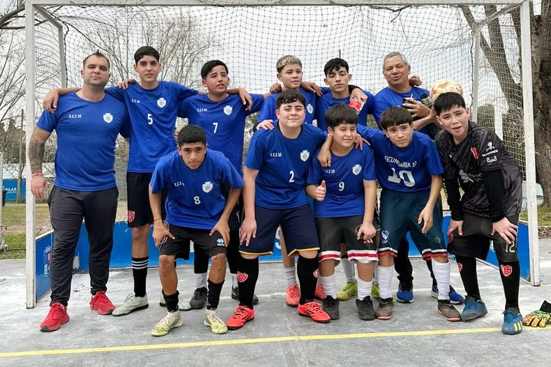 La categoría Sub 14 de la Secundaria 10 de Manuel Alberti clasificó al Regional ganando por penales.