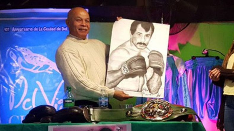 Pedrito querido. Uno de los vecinos emblemáticos de Del Viso es Pedro Décima, exboxeador que llegó a la gloria en 1990, consagrándose campeón mundial Supergallo. El hombre fue homenajeado durante la primera jornada de festejos, con una experiencia particular: como relató el escritor y docente, Fabián Domínguez, “hicimos una crónica narrativa, más vinculada al lenguaje literario, buscando metáforas, comparaciones, descripciones... La novedad es que fue en vivo, porque el cronista tuvo a su protagonista en vivo...”. Décima se llevó de regalo un retrato que rememora sus épocas de púgil..