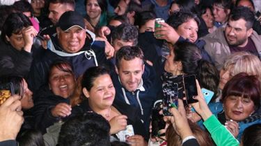 FESTEJO. El domingo, Achával celebró el triunfo con militantes. .