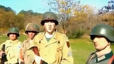 Pilar a Diario | RECREACIÓN. Con uniformes americanos y nazis, un video invita al evnto..