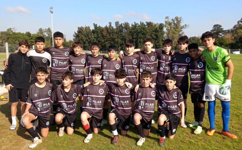 La formación de la categoría 2011 de Real Pilar.