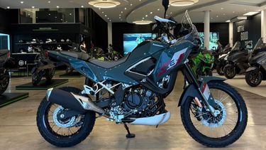 KLE 500. El nuevo modelo de Kawasaki se comercializa a 13.900.000 pesos. KLE 500. El nuevo modelo de Kawasaki se comercializa a 13.900.000 pesos.
