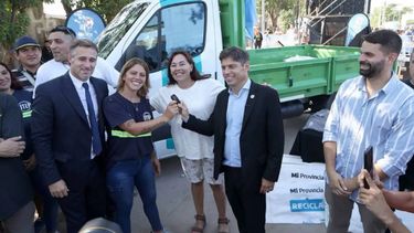 SOBRE RUEDAS. Kicillof y Achával entregaron el nuevo camión.