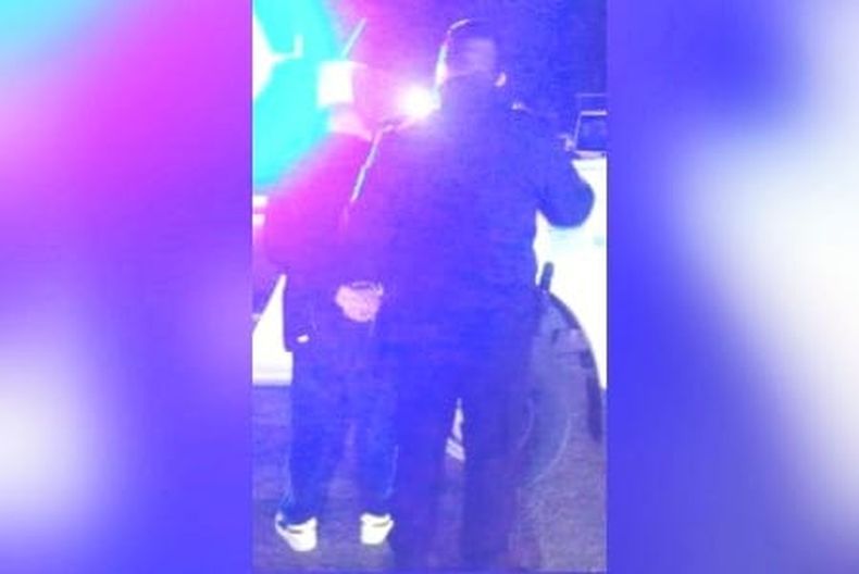 El joven se resistió a la policía y terminó aprehendido.