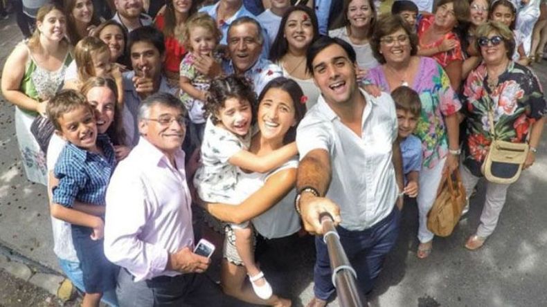 EMPAPADOS EN ARROZ. Este viernes dio el sí Santiago Moles, periodista compañero de La Liga Radio. Felicitaciones a él y a Juli, su flamante esposa..