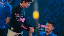 La satisfacción de Franco Colapinto en los boxes de Alpine. La satisfacción de Franco Colapinto en los boxes de Alpine.