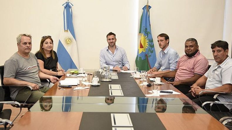 ENCUENTRO. Achával recibió a los gremios municipales para hacer el anuncio..