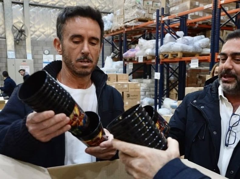 CAMPAÑA. Sebastián Neuspiller apuesta al menos a mano con los vecinos.