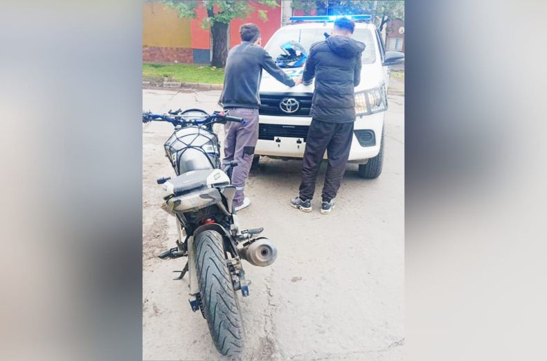 Los sujetos se desplazaban en una moto sin patente colocada.&nbsp;