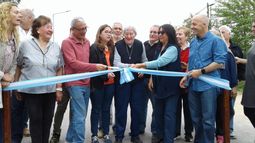 CINTA. Los vecinos participaron del acto junto al intendente..