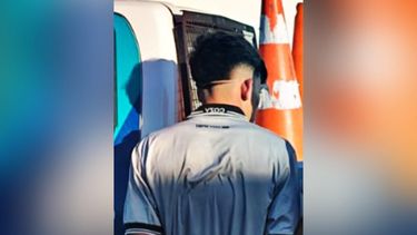 El agresor tiene 18 años y está acusado de golpear a su propia madre. El agresor tiene 18 años y está acusado de golpear a su propia madre.