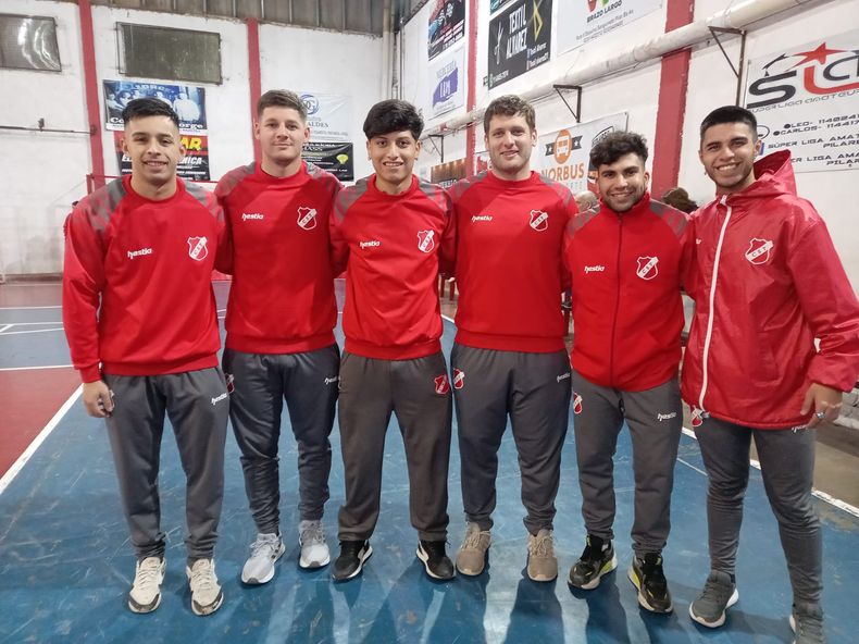 Sportivo Pilar tiene nuevo cuerpo técnico: Francisco González, Emiliano Garrido, Michael Chávez, Luciano Carrizo, Agustín Rojas y Martín Zgoda.