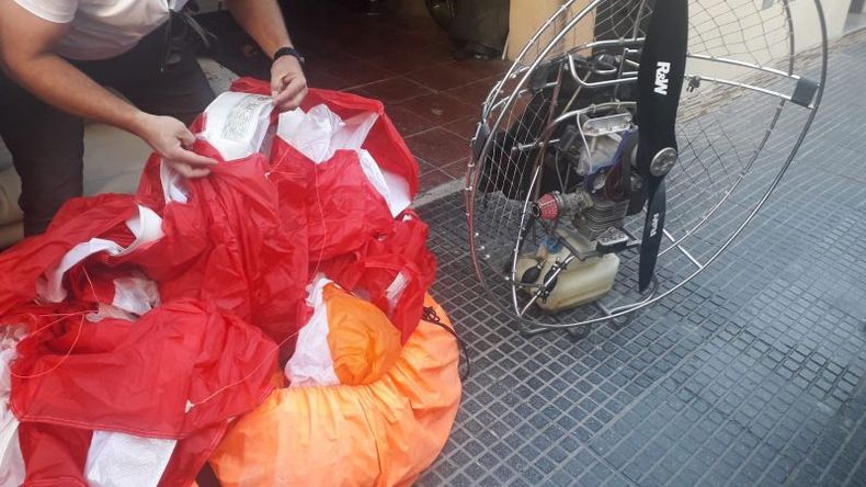 Entre los elementos robados, se recuperó un parapente con su correspondiente motor. .