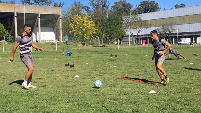 PELOTA. Real Pilar entrena; no juega un partido desde el 15 de marzo..