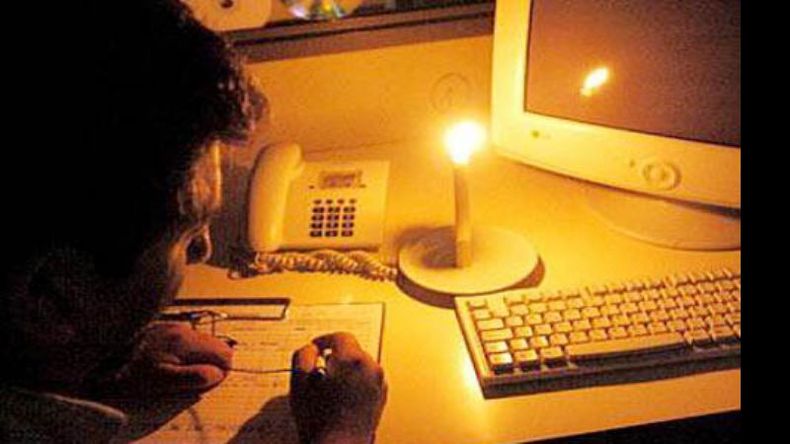 A media luz. Esta semana los cortes afectaron a barrios del centro..