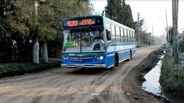 VOLVIÓ. La línea 520 retomó su recorrido para la alegría de los vecinos de El Manzanar..