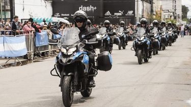 PATRULLA MOTORIZADA. La nueva División Motos de la Guardia Urbana participó del desfile de las Fiestas Patronales. .