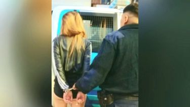 mujer asalto y golpeo a una joven: fue detenida