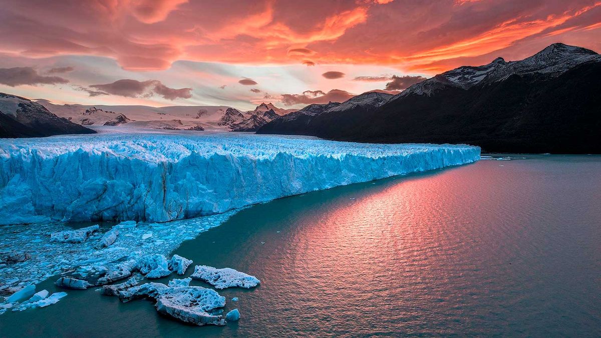 ¡Alerta! Un imponente bloque de hielo del glaciar Perito Moreno colapsó