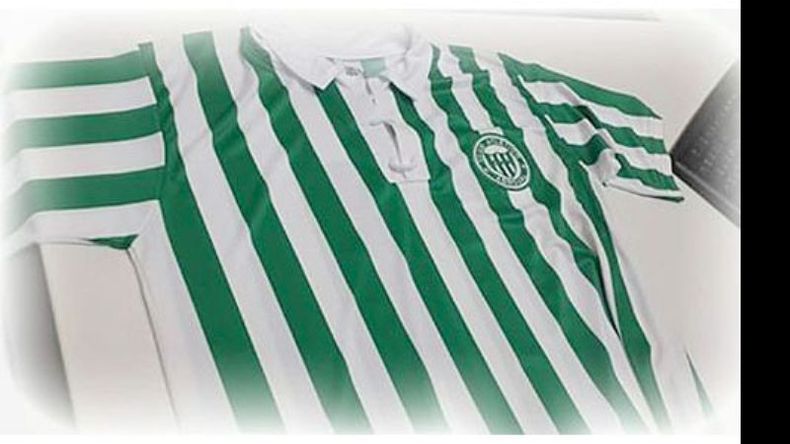 Abrojal abrirá la temporada 2016 con casaca nueva. Estrenará modelo en la fecha inaugural y lucirá una camiseta con sus tradicionales bastones verdes y blancos, pero con el detalle del cuello en “v” con cordones que le da un toque retro. “Es una de las más lindas que vi en todos estos años que estuve en Abrojal”, opinó Nicolás Zárate..