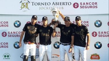 HOMBRES DE NEGRO. Los Pieres coparon el podio, tras coronarse en Pilar..