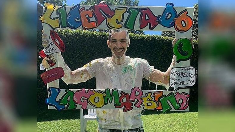El graduado. Franco, el hijo del exconcejal Gabriel Lagomarsino, se recibió de Licenciado en Comunicación Social en la Universidad Austral y, como todo buen graduado, obtuvo los huevazos, es decir, el reconocimiento de sus allegados. ¡Felicitaciones! .