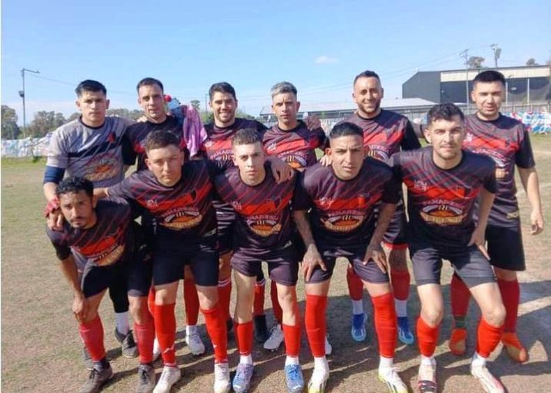 PUNTO. Derqui rescató un empate 1-1 ante Flecha Azul de visitante.
