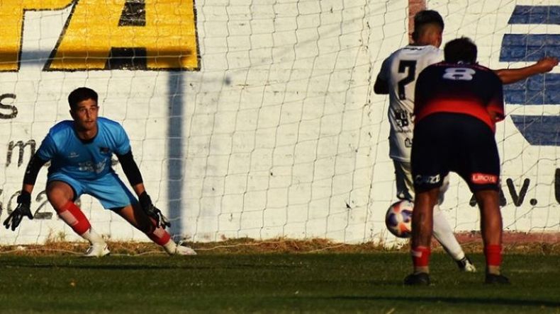 Villanueva detendrá el envío de Hernández para ahogar el grito de Real. (foto: El Ciudadano Web).