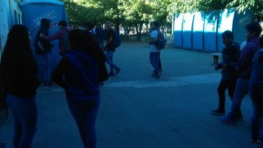 BAÑOS QUÍMICOS. Imagen tomada esta mañana en la Secundaria 8..