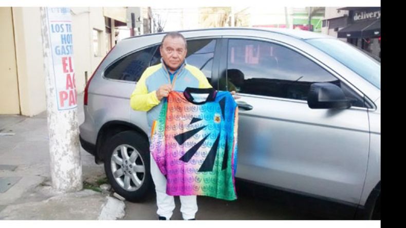 Julio Leybusechoff en Pilar, con el diseño que le cambió la vida..