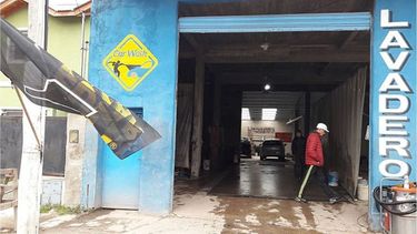 EN LA MIRA. Los operativos apuntan a talleres, lavaderos y lubricentros. .